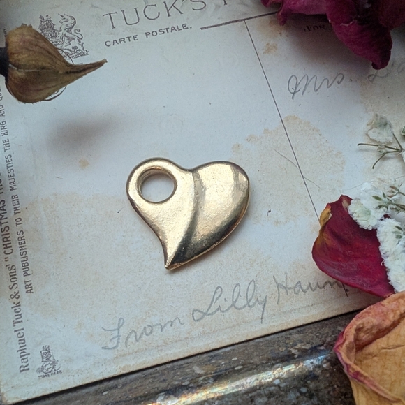 Vintage Goldtone Heart Pendant Charm - Picture 1 of 5